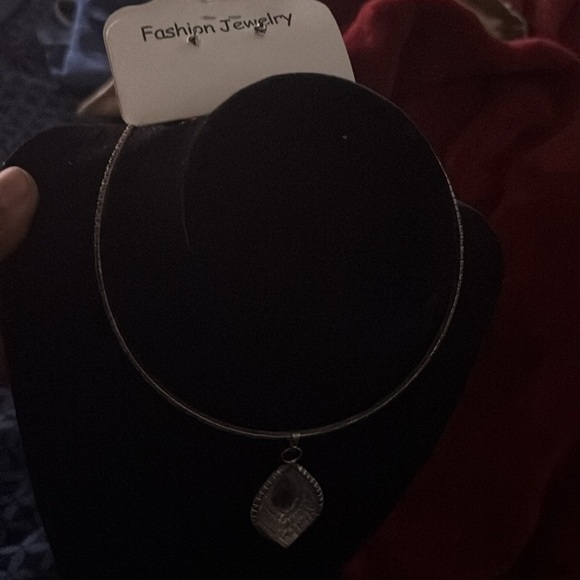 Elegant Silver and Blue Necklace Set - Picture 11 of 14